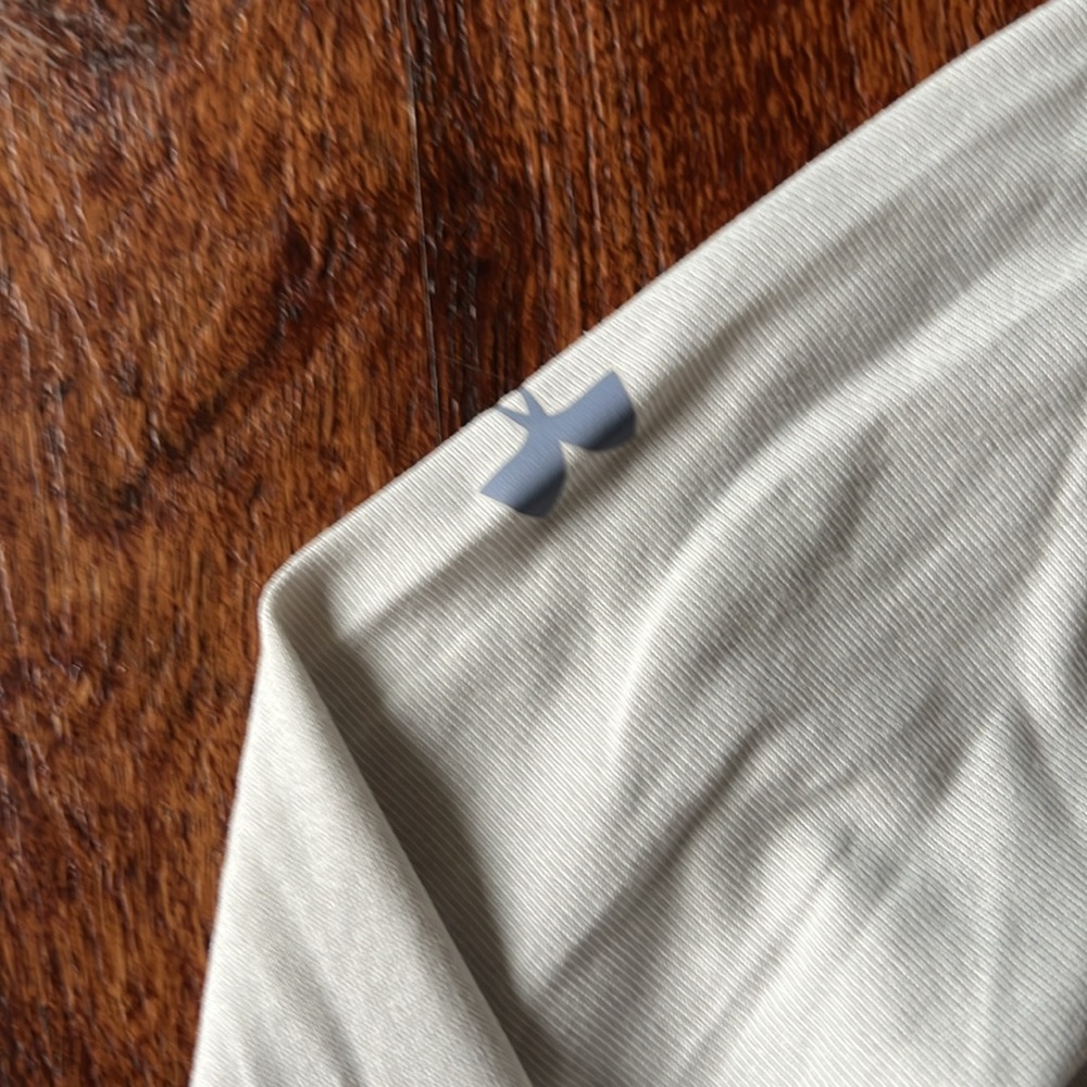 Under Armour 1/4 zip - Picture 3 of 9